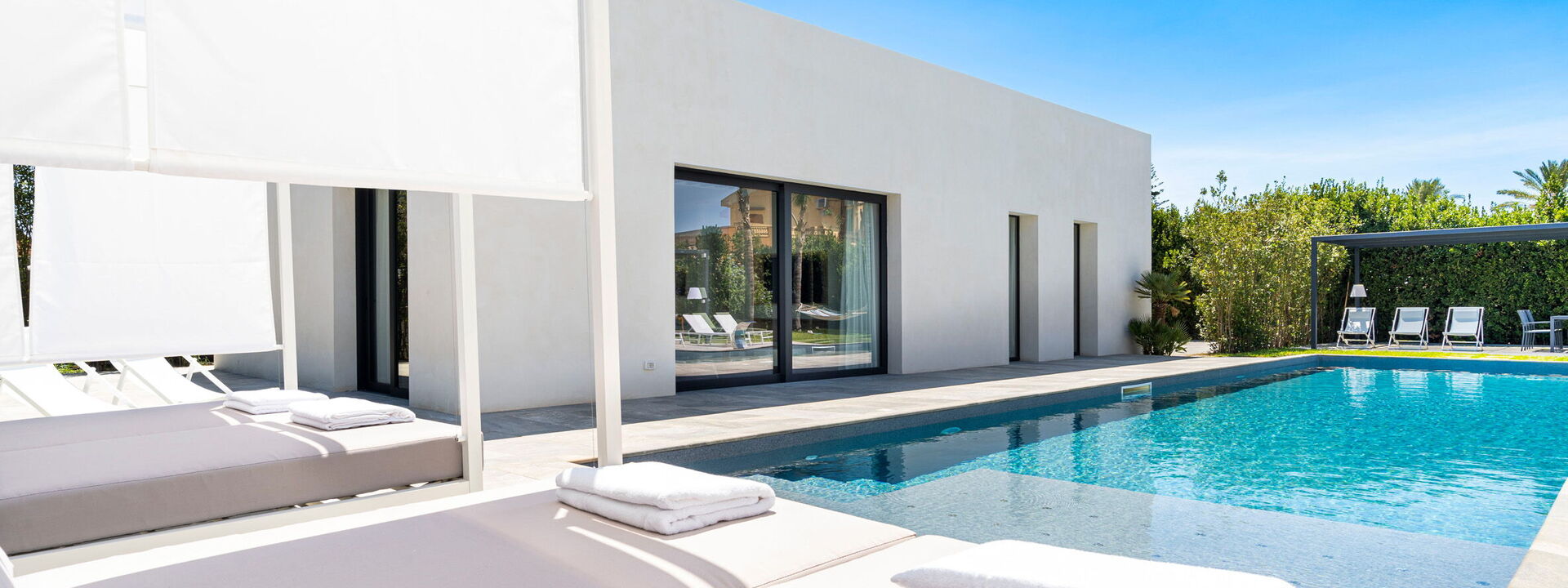 Villa Duetto - Siracusa, Sicilia: Autumn, Balcony / Terrace / Patio, Building Exterior, Outdoor, Pool, Spring, Summer