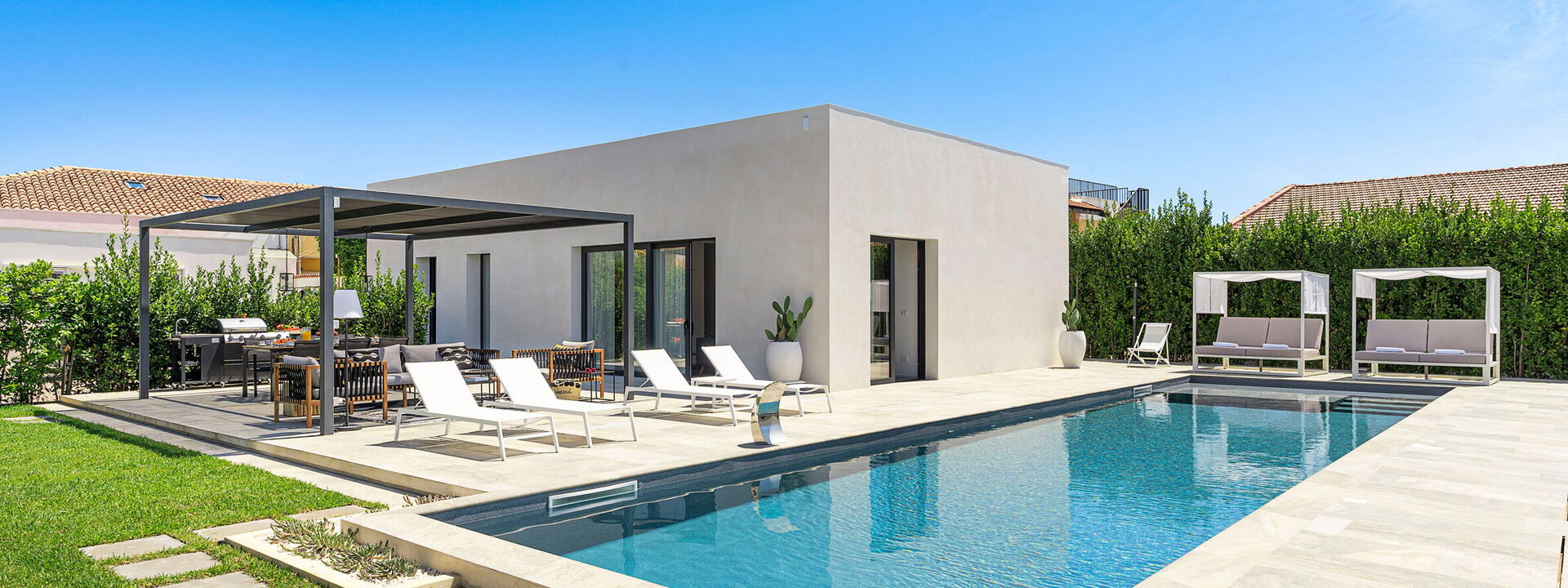 Villa Duetto - Siracusa, Sicilia: Autumn, Balcony / Terrace / Patio, Building Exterior, Outdoor, Pool, Spring, Summer