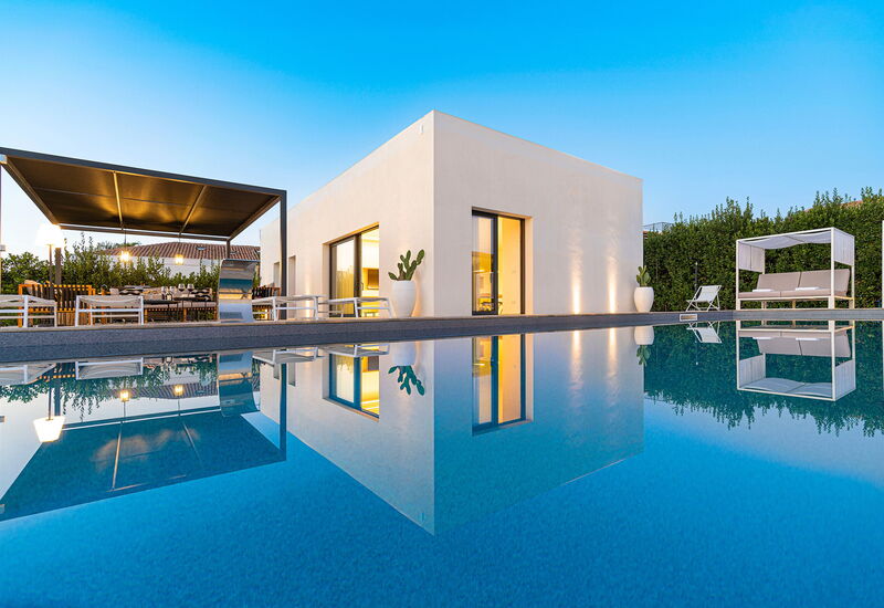 Villa Duetto - Siracusa, Sicilia: Autumn, Balcony / Terrace / Patio, Building Exterior, Outdoor, Pool, Spring, Summer