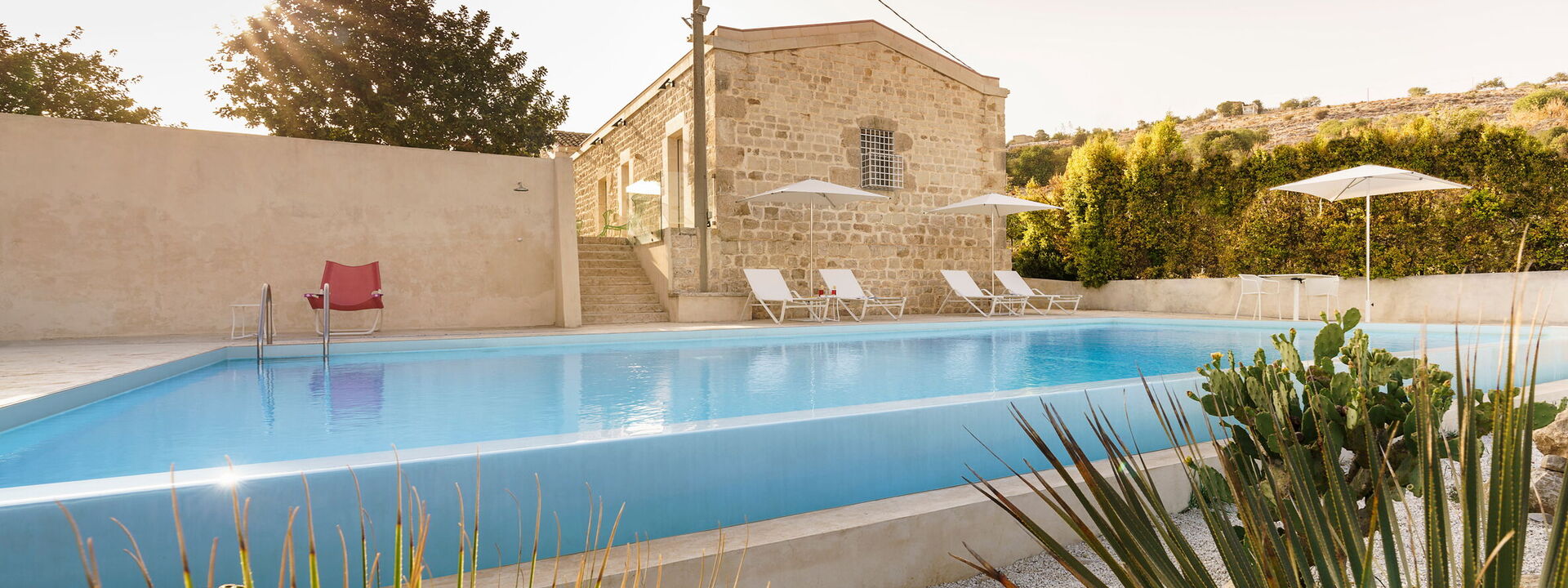 Casa Masseria - Scicli, Sicilia: Außen, Balkon / Terrasse / Patio, Draussen, Frühling, Herbst, Schwimmbad, Sommer