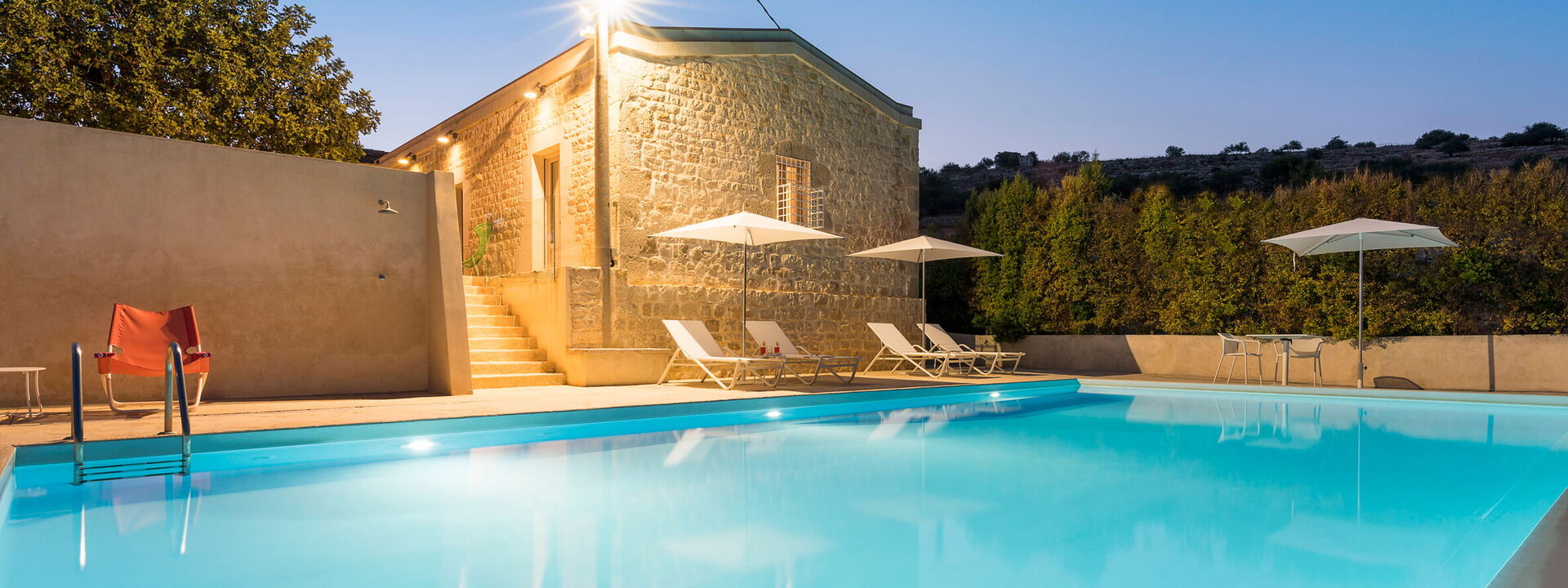 Casa Masseria - Scicli, Sicilia: Außen, Balkon / Terrasse / Patio, Draussen, Frühling, Herbst, Schwimmbad, Sommer