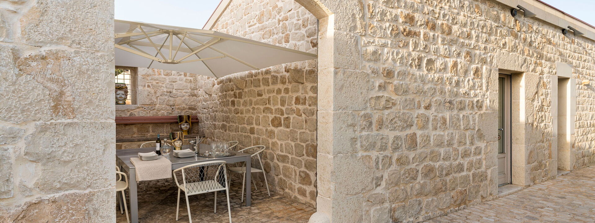 Casa Masseria - Scicli, Sicilia: Außen, Balkon / Terrasse / Patio, Draussen, Frühling, Herbst, Sommer