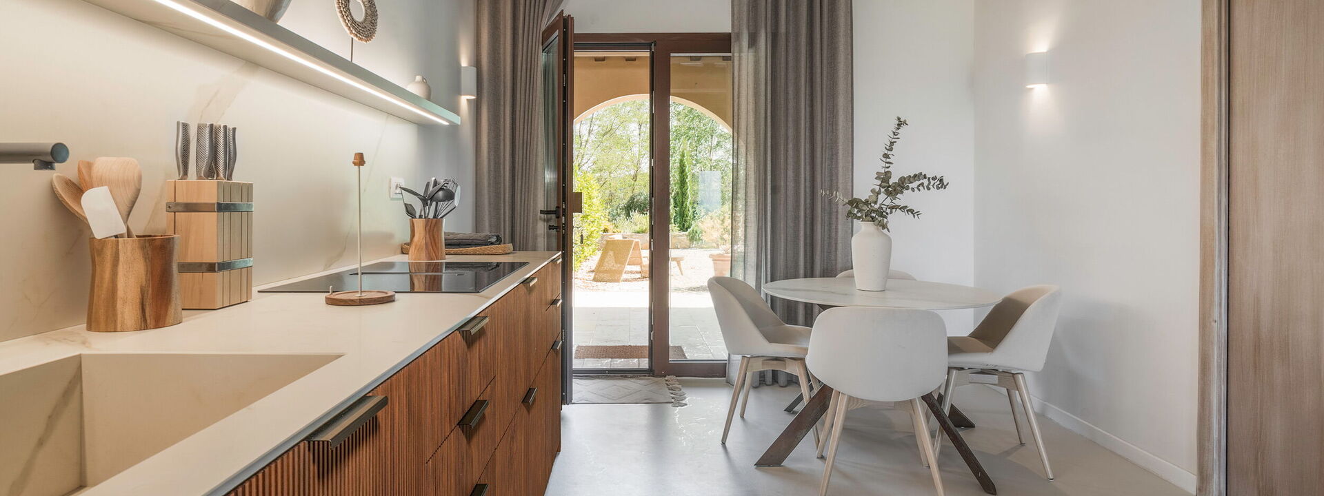 Coratina Spereto Apartment with Pool, Montaione: Frühling, Herbst, Küche, Sommer, Wohnzimmer